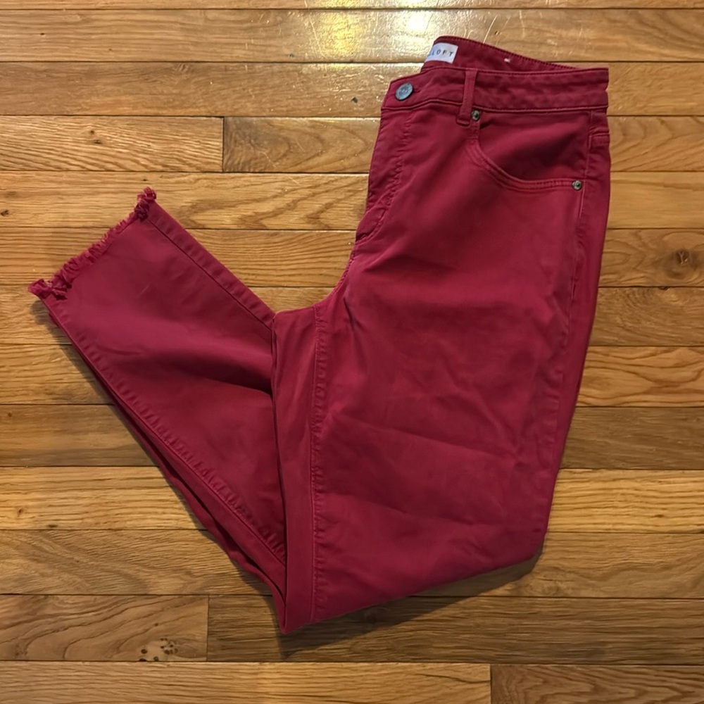 Loft curvy skinny fringed bottom red stretchy pants size 8